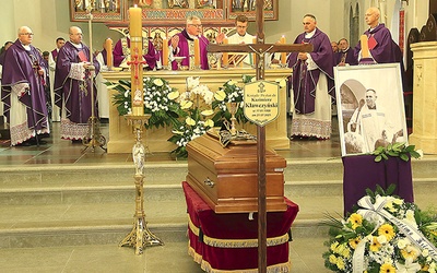 Mszy św. w koszalińskiej katedrze przewodniczył bp Edward Dajczak.