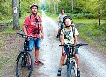 Dziś wiele tras, także tych leśnych, jest przygotowanych specjalnie dla rowerzystów.