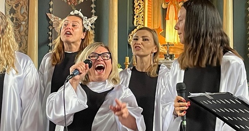 Radosne uwielbienie zamiast "dziękuję". Gospel w Gwieździnie 