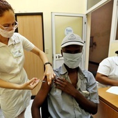 Kuba: Hotele zamieniają się w szpitale, w kraju wzbiera kolejna fala koronawirusa