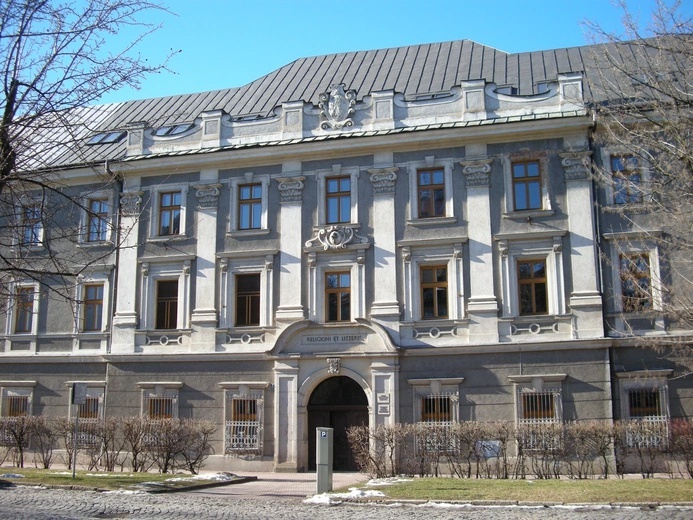 Kuria się przeprowadza