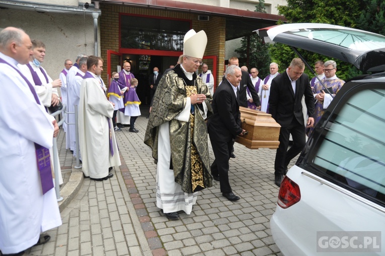 Zielona Góra: Pogrzeb ks. Henryka Nowika