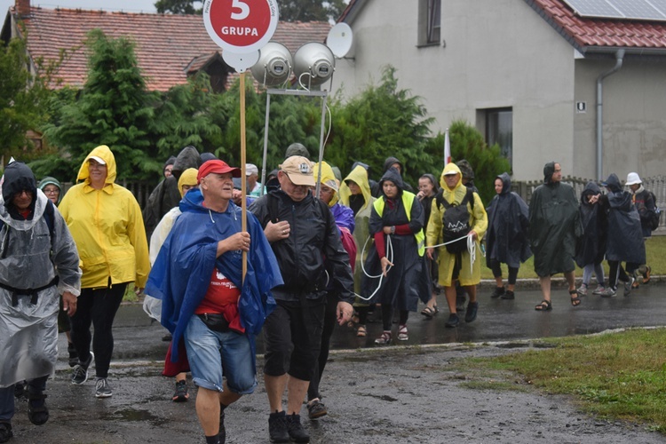 XVIII PPDŚ na Jasną Górę- dzień 5 - Popielów-Laskowice