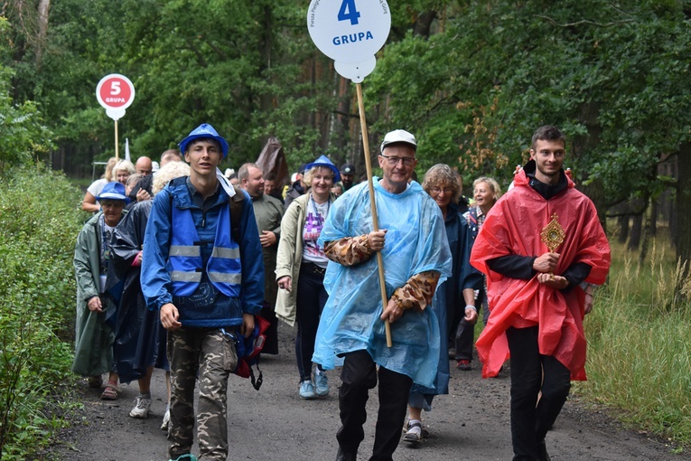 XVIII PPDŚ na Jasną Górę- dzień 5 - Popielów-Laskowice