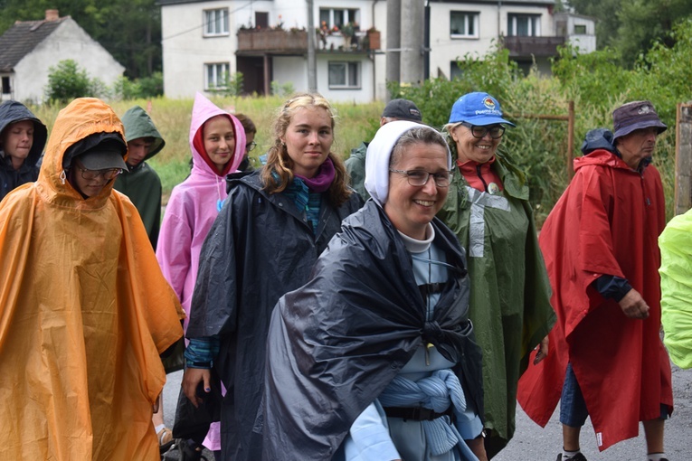 XVIII PPDŚ na Jasną Górę- dzień 5 - Popielów-Laskowice