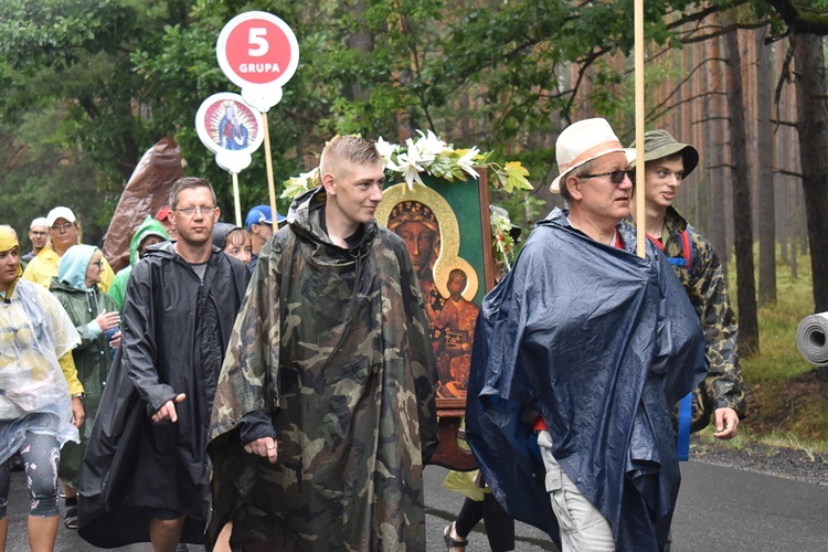 XVIII PPDŚ na Jasną Górę- dzień 5 - Popielów-Laskowice