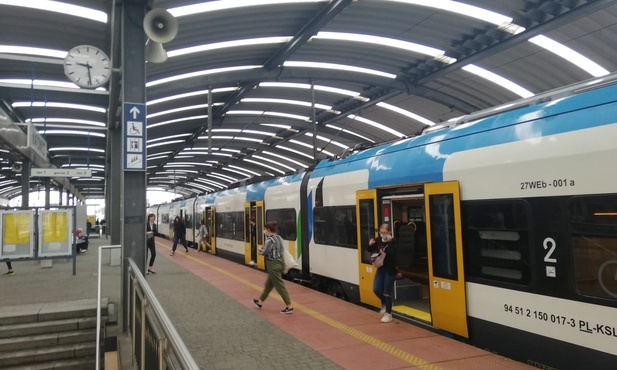Koleje Śląskie badają satysfakcję pasażerów. Co poprawić na kolei?