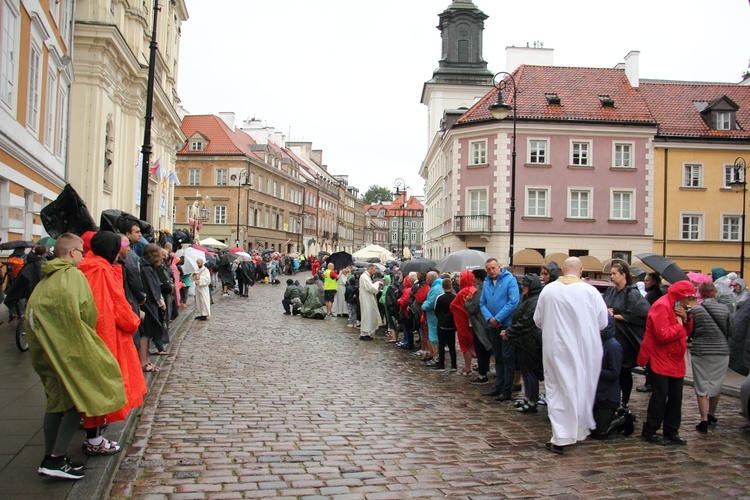 "Oby namiotu nie rozkładać w deszczu" 