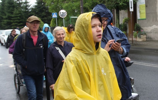 Grupa 1 z ks. Tomaszem Niedzielą - z Bielska-Białej na Jasną Górę 2021 