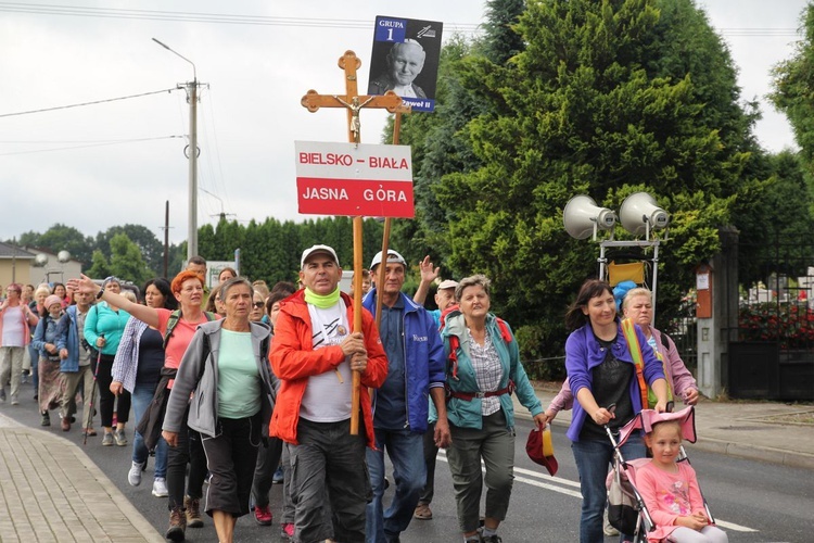 Grupa 1 z ks. Tomaszem Niedzielą - z Bielska-Białej na Jasną Górę 2021 