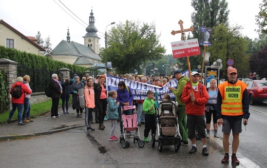 Grupa 1 z ks. Tomaszem Niedzielą - z Bielska-Białej na Jasną Górę 2021 