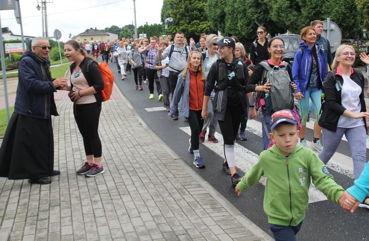 Grupa 2 z ks. Adamem Wandzlem - z Bielska-Białej na Jasną Górę 2021 