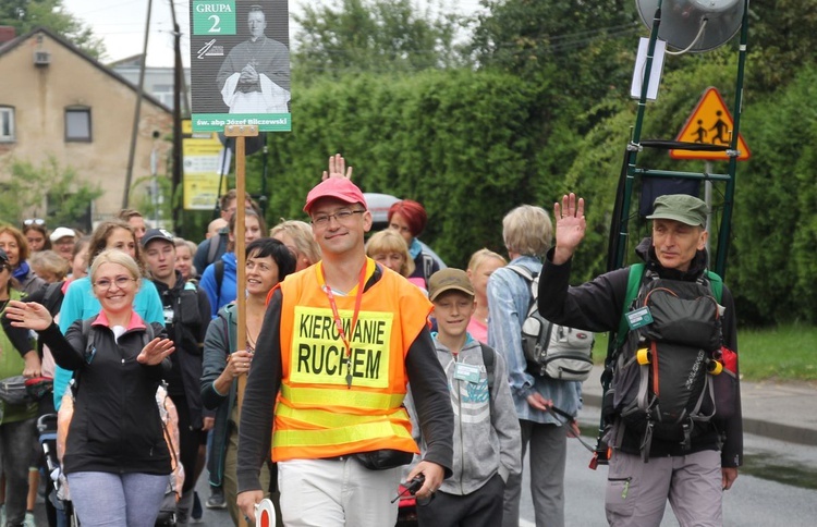 Grupa 2 z ks. Adamem Wandzlem - z Bielska-Białej na Jasną Górę 2021 