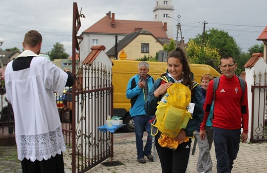 Postój pielgrzymów jasnogórskich z Hałcnowa w Bielanach - 2021