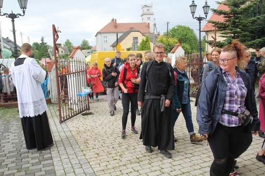 Postój pielgrzymów jasnogórskich z Hałcnowa w Bielanach - 2021