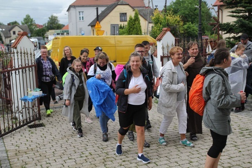 Postój pielgrzymów jasnogórskich z Hałcnowa w Bielanach - 2021