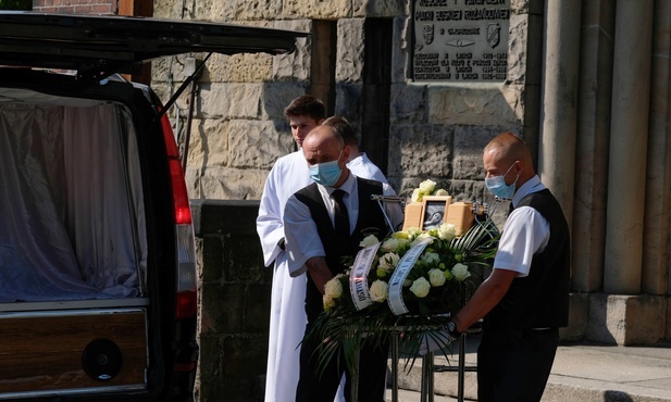Pogrzeb 19-latki, śmiertelnie potrąconej przez autobus