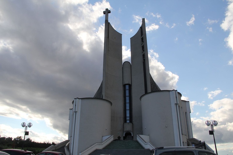 Koszyce Wielkie. Rozpoczęcie dziękczynienia za 40 lat istnienia parafii