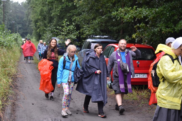 XVIII PPDŚ na Jasną Górę - dzień 6 - Laskowice-Łomnica