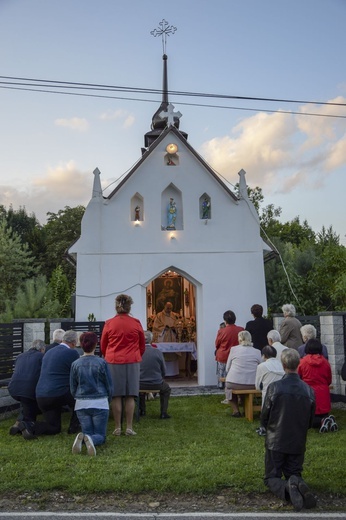 Czarny Potok. Msza przy kapliczce w Jastrzębiu