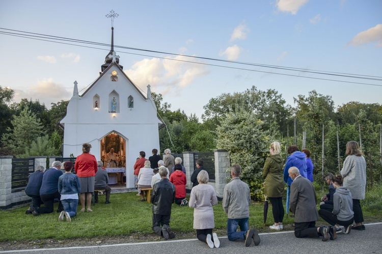 Czarny Potok. Msza przy kapliczce w Jastrzębiu