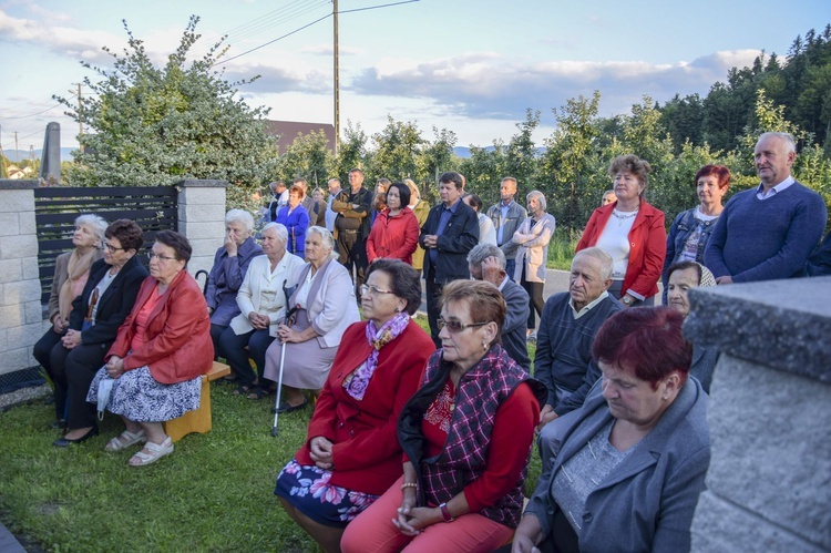 Czarny Potok. Msza przy kapliczce w Jastrzębiu