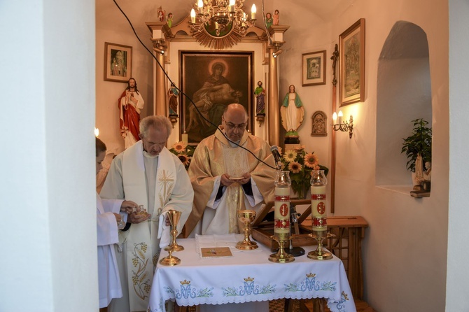 Czarny Potok. Msza przy kapliczce w Jastrzębiu