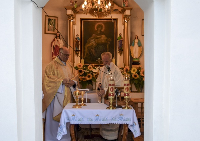 Czarny Potok. Msza przy kapliczce w Jastrzębiu