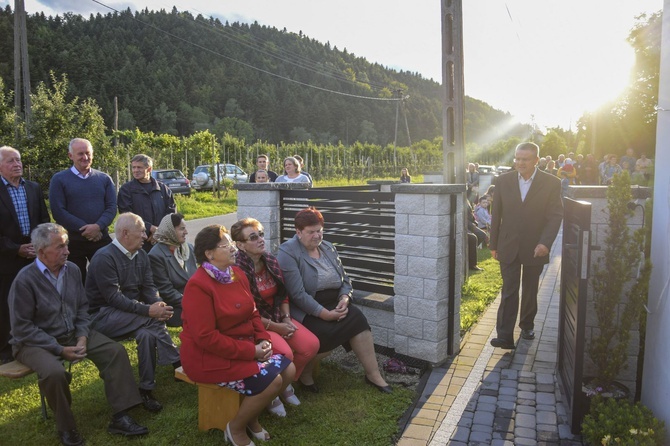 Czarny Potok. Msza przy kapliczce w Jastrzębiu