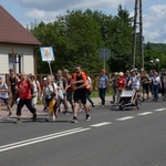 Pielgrzymi ze Skarżyska-Kamiennej w drodze na Jasną Górę