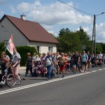 Pielgrzymi ze Skarżyska-Kamiennej w drodze na Jasną Górę