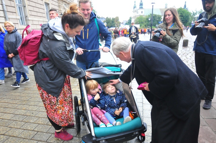 Wyjście 41. Pieszej Pielgrzymki Krakowskiej z Wawelu na Jasną Górę cz. 2