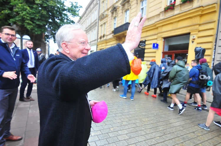 Wyjście 41. Pieszej Pielgrzymki Krakowskiej z Wawelu na Jasną Górę cz. 2