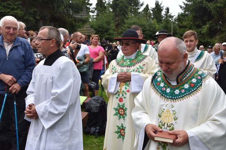 Msza św. na Polanie Rusnakowej pod Turbaczem w Gorcach 