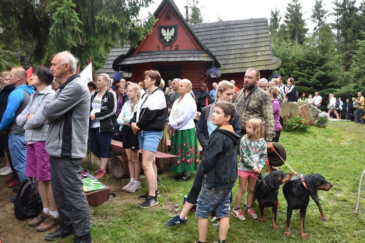 Msza św. na Polanie Rusnakowej pod Turbaczem w Gorcach 