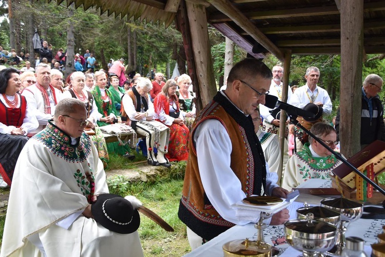 Msza św. na Polanie Rusnakowej pod Turbaczem w Gorcach 