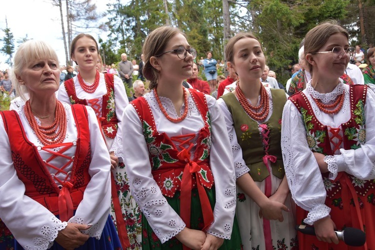 Msza św. na Polanie Rusnakowej pod Turbaczem w Gorcach 