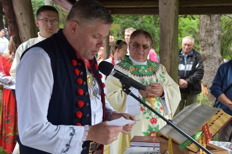 Msza św. na Polanie Rusnakowej pod Turbaczem w Gorcach 