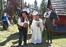 Msza św. na Polanie Rusnakowej pod Turbaczem w Gorcach 