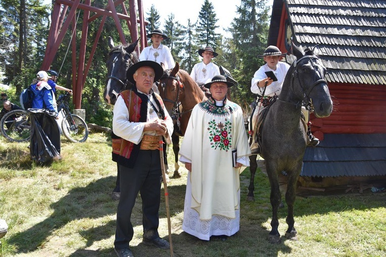 Msza św. na Polanie Rusnakowej pod Turbaczem w Gorcach 