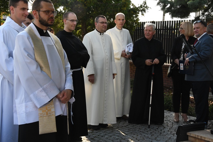 Upamiętnienie pomordowanych w Borzęcinie Dużym