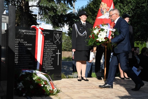 Upamiętnienie pomordowanych w Borzęcinie Dużym