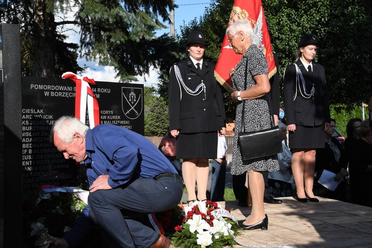 Upamiętnienie pomordowanych w Borzęcinie Dużym