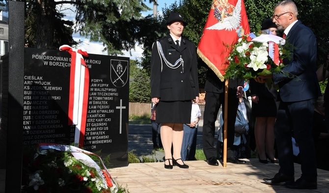 Tablica w Borzęcinie 