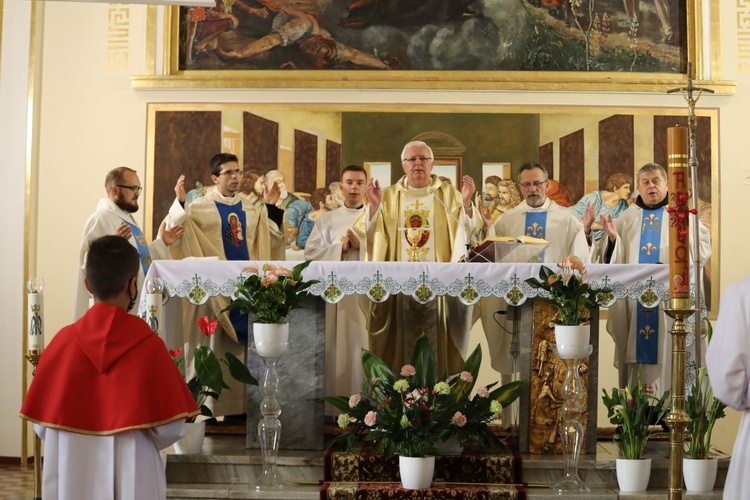 Pielgrzymkę rozpoczęła Msza św. koncelebrowana przez księży dekanatu czechowickiego pod przewodnictwem dziekana ks. Andrzeja Raszki.