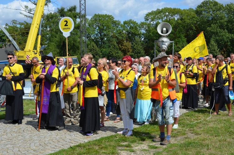 XVIII PPDŚ. Wejście na Jasną Górę diecezji świdnickiej