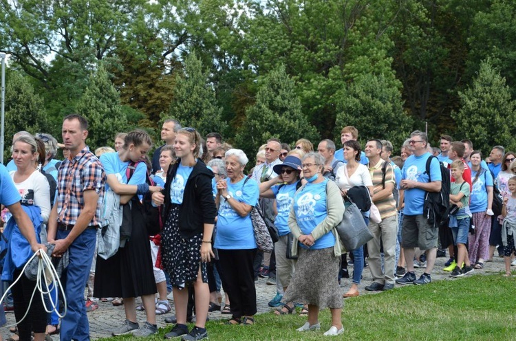 XVIII PPDŚ. Wejście na Jasną Górę diecezji świdnickiej