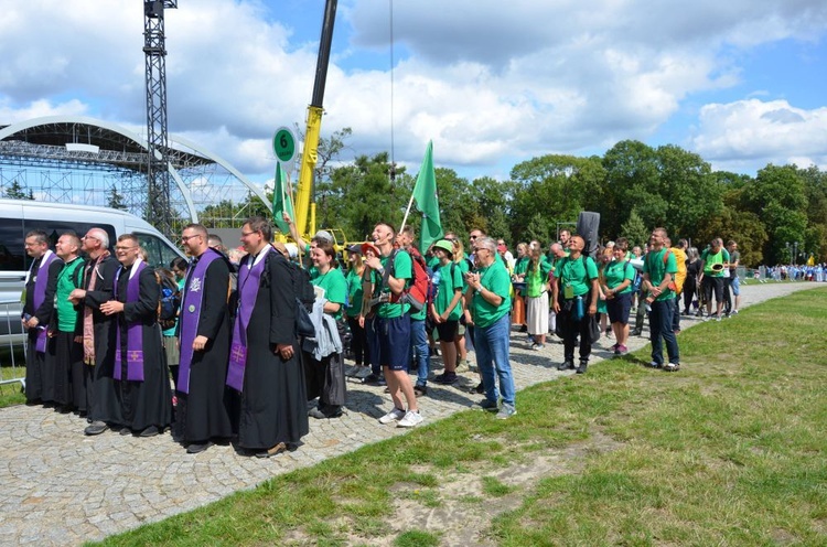 XVIII PPDŚ. Wejście na Jasną Górę diecezji świdnickiej