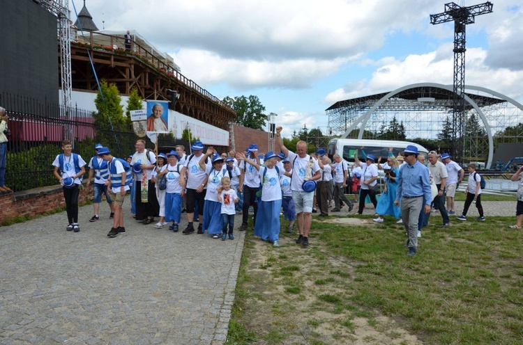 XVIII PPDŚ. Wejście na Jasną Górę diecezji świdnickiej