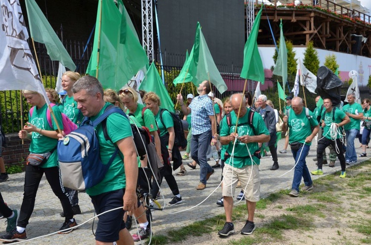 XVIII PPDŚ. Wejście na Jasną Górę diecezji świdnickiej